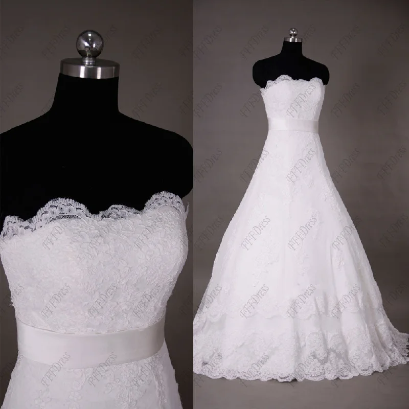 Scalloped lace Fitted A Line Wedding Dresses Beaded Wedding Gown